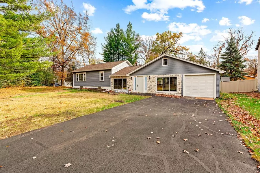 29833 Woodlawn DRIVE, Burlington, WI 53105