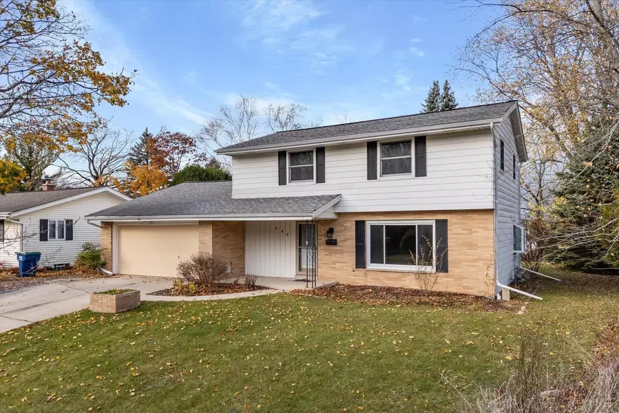 906 Woodland AVENUE, Port Washington, WI 53074