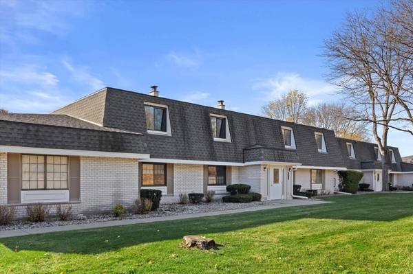 20155 Independence DRIVE #D, Brookfield, WI 53045