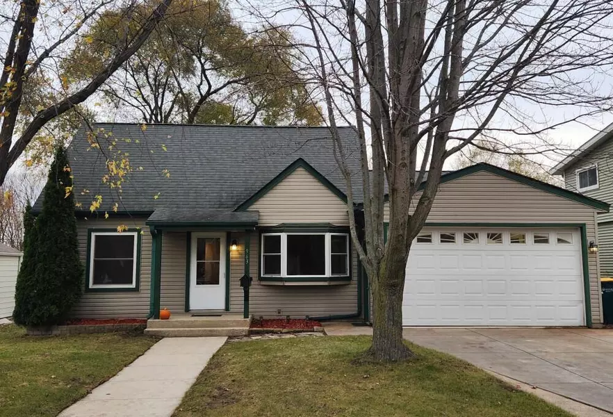 963 Birchwood DRIVE, West Bend, WI 53095