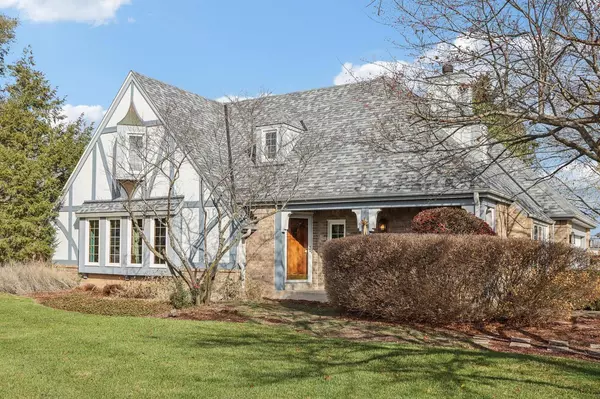 1348 W River Oaks PLACE,  Mequon,  WI 53092