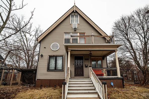 330 E Locust STREET, Milwaukee, WI 53212