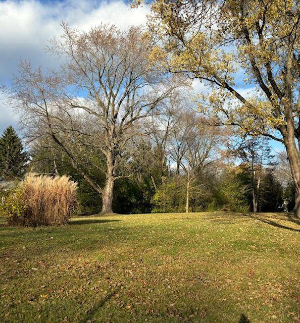 2570 S ROOT RIVER PARKWAY, West Allis, WI 53227