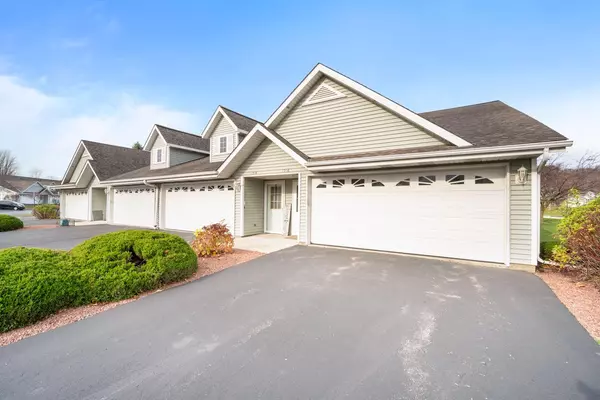 1516 Watercress CIRCLE, West Bend, WI 53095