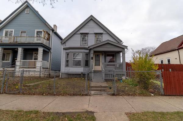 2753 N 34th STREET, Milwaukee, WI 53210