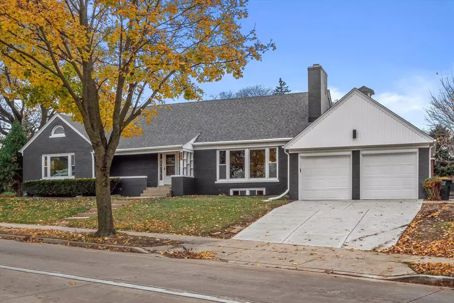 711 Glenview AVENUE, Wauwatosa, WI 53213