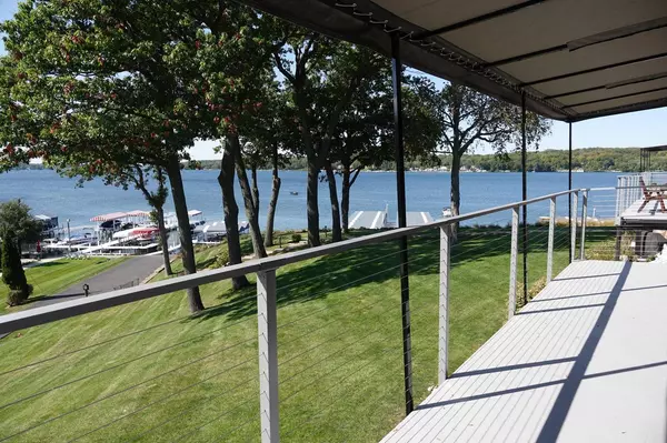 1070 S Lake Shore DRIVE #1-C2, Lake Geneva, WI 53147