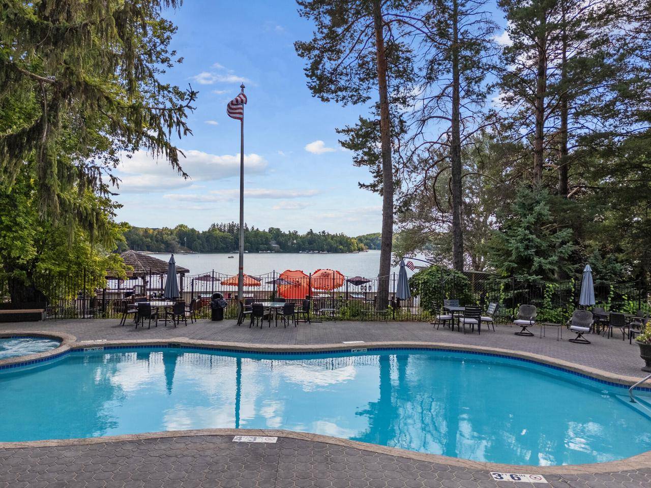 Elkhart Lake, WI 53020,279 Victorian Village DRIVE #40