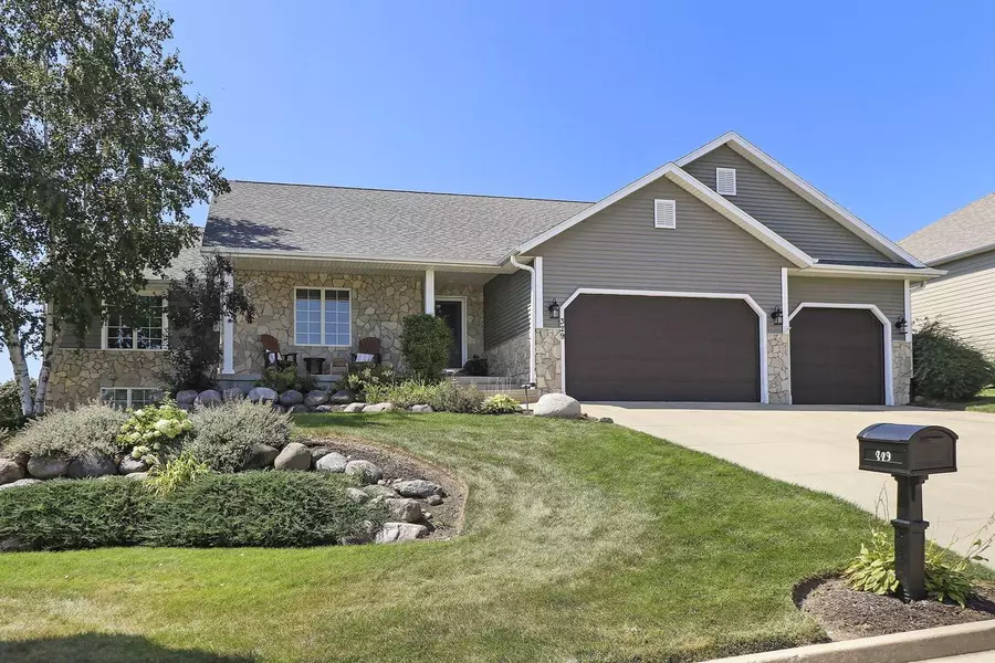 329 S Stone Ridge DRIVE, Lake Geneva, WI 53147