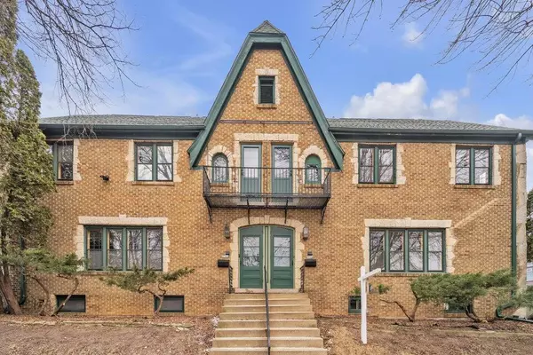 3566 N Frederick AVENUE, Shorewood, WI 53211