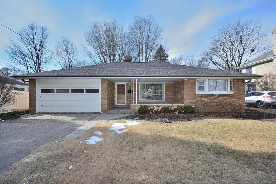 2529 N Swan BOULEVARD, Wauwatosa, WI 53226