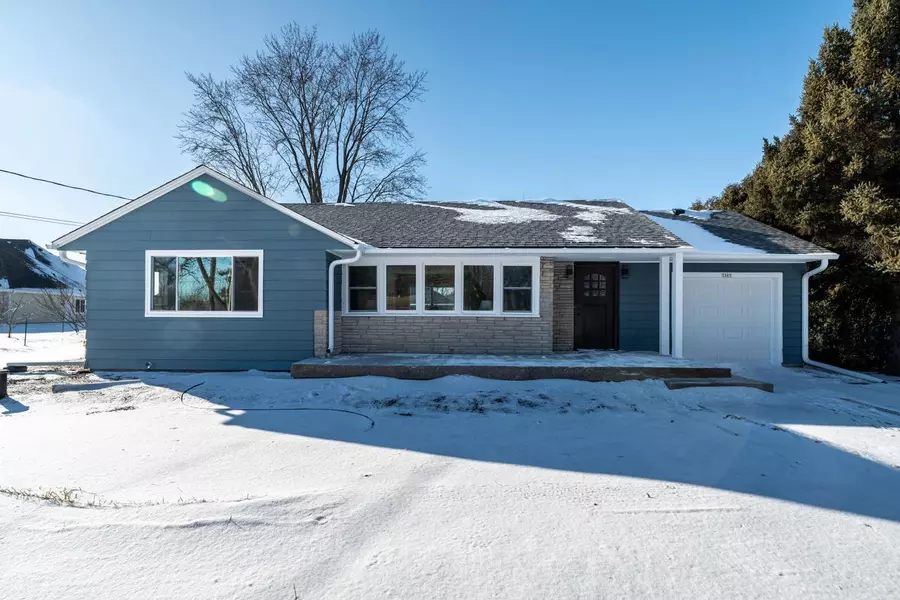 3365 S Johnson ROAD, New Berlin, WI 53146