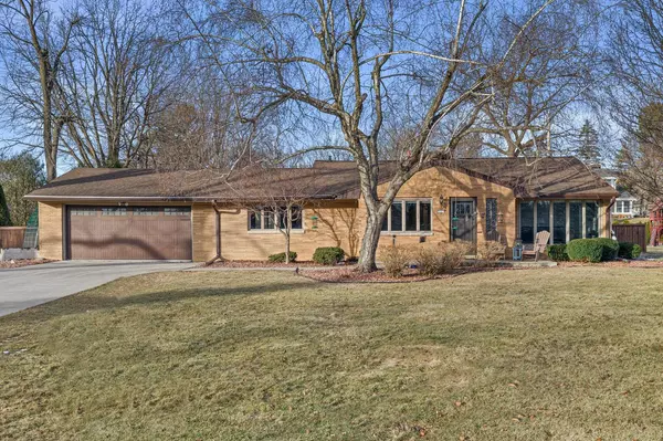 5227 S Allenwood LANE, Hales Corners, WI 53130