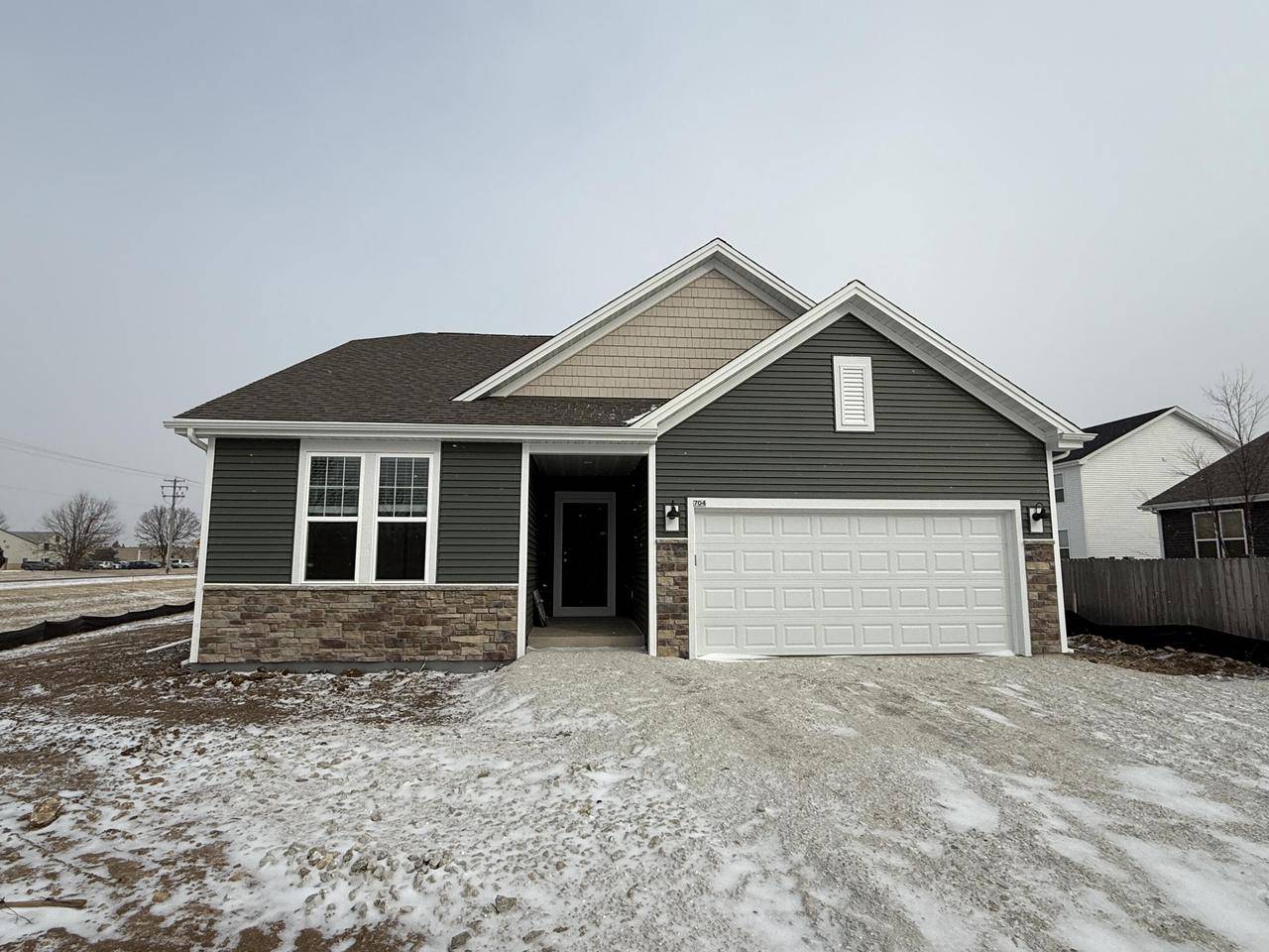 704 Ela AVENUE, Waterford, WI 53185