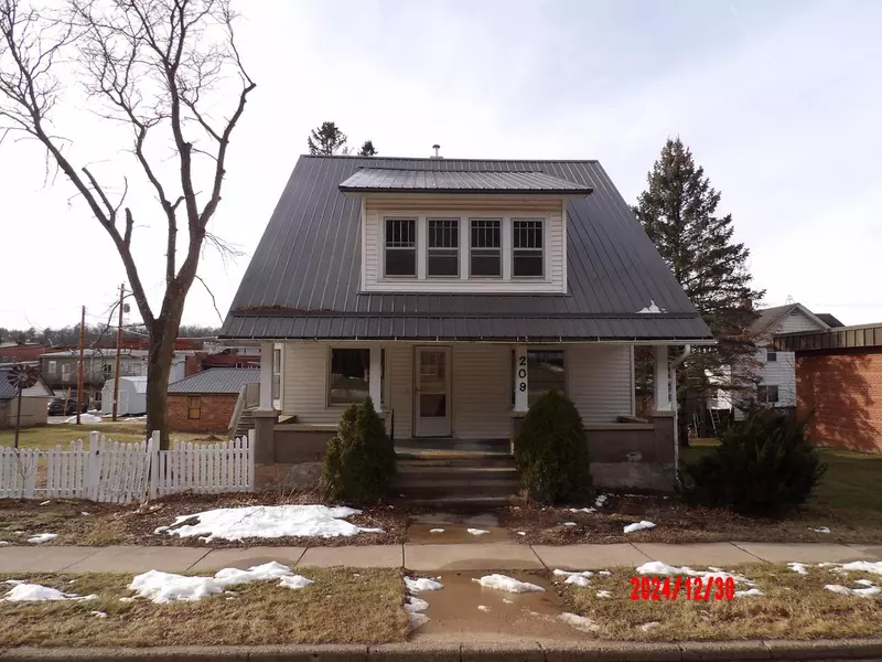 209 N East STREET, Wonewoc, WI 53968