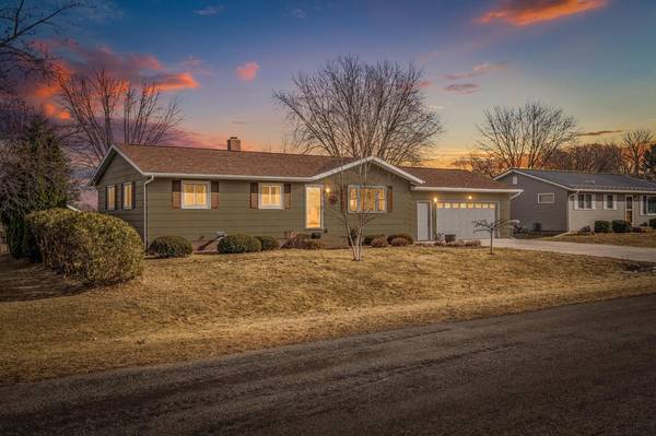 W8408 Woodview DRIVE, Onalaska, WI 54650