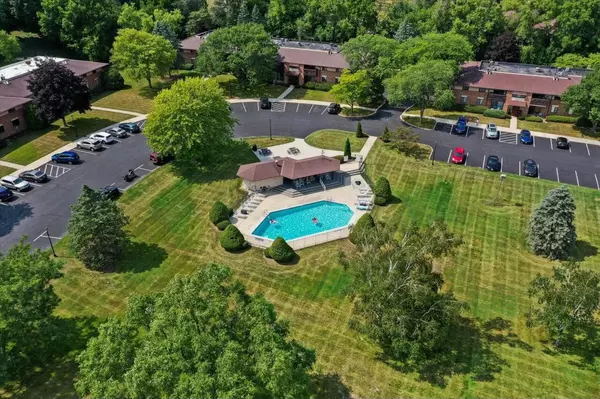 Pewaukee, WI 53072,333 Park Hill DRIVE #C