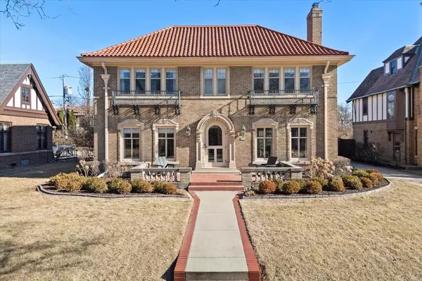 3514 N Shepard AVENUE, Shorewood, WI 53211