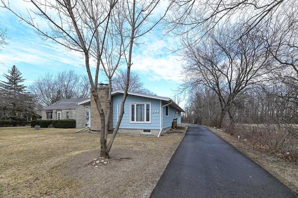 290 W Oakwood ROAD, Oak Creek, WI 53154