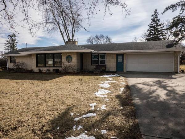 N77W15031 Wood View DRIVE, Menomonee Falls, WI 53051