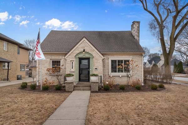 2604 N 91st STREET, Wauwatosa, WI 53226