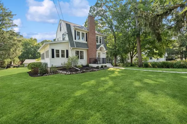 815 Sauganash DRIVE, Fontana, WI 53125