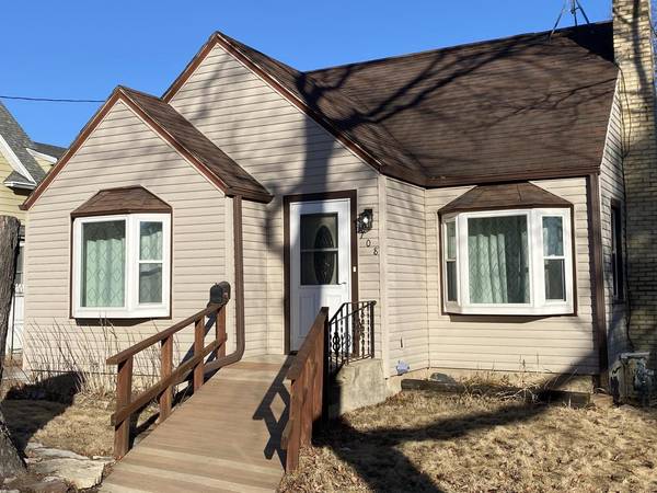 708 Jackson STREET, Fort Atkinson, WI 53538