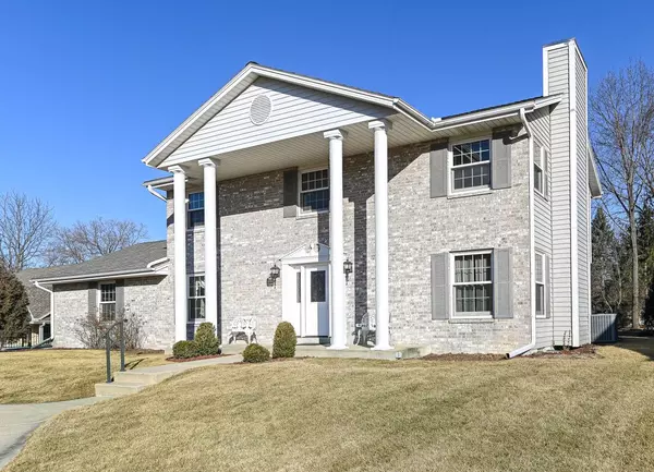 10550 W Palmersheim DRIVE, Hales Corners, WI 53130