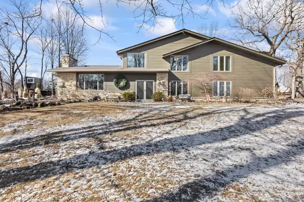 1433 Skyline DRIVE, Cedarburg, WI 53012