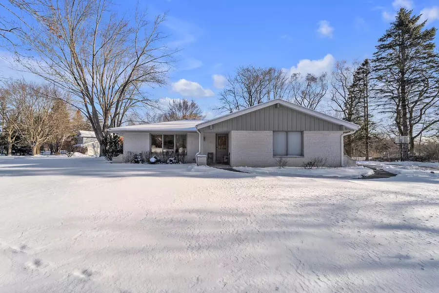 2920 W Chestnut ROAD, Mequon, WI 53092