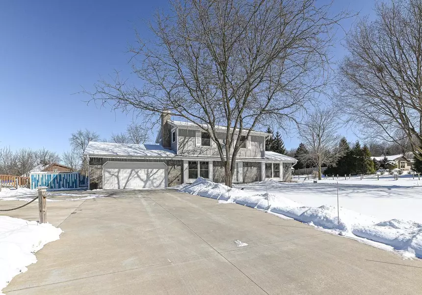 W263S7220 Green Mountain DRIVE, Waukesha, WI 53189