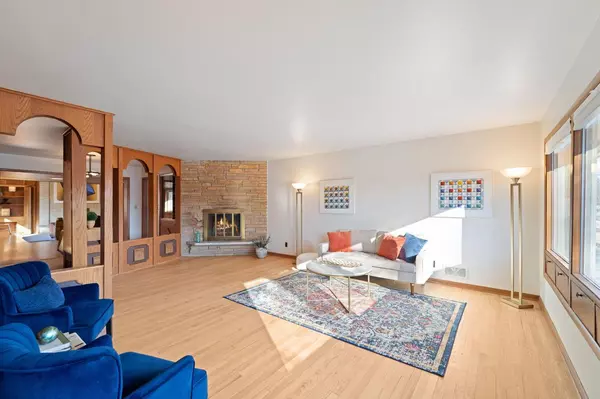 8969 N Mohawk ROAD, Bayside, WI 53217