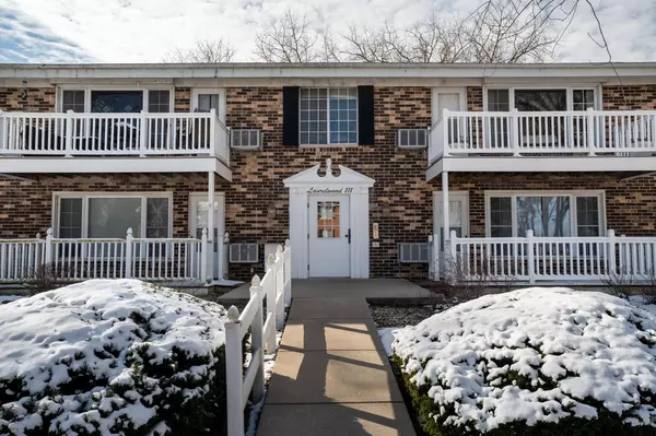 111 Heidel ROAD #4, Thiensville, WI 53092