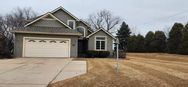 100 W Summerhill PLACE, Oak Creek, WI 53154