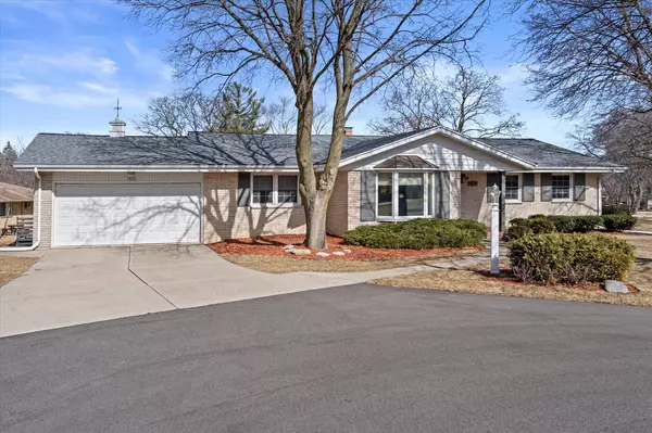 10336 Brookside DRIVE, Hales Corners, WI 53130