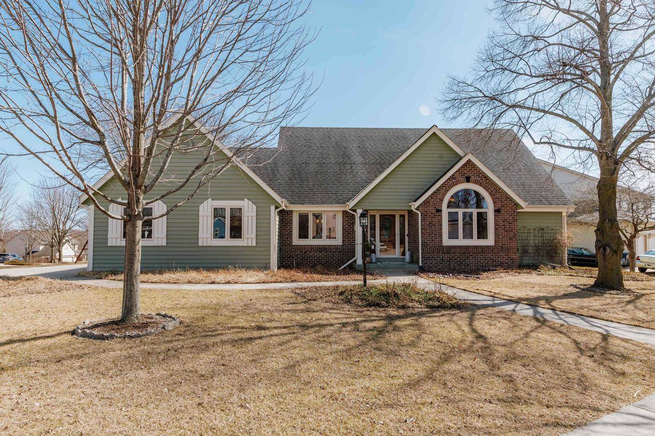 3301 Fox Ridge DRIVE, Waukesha, WI 53189