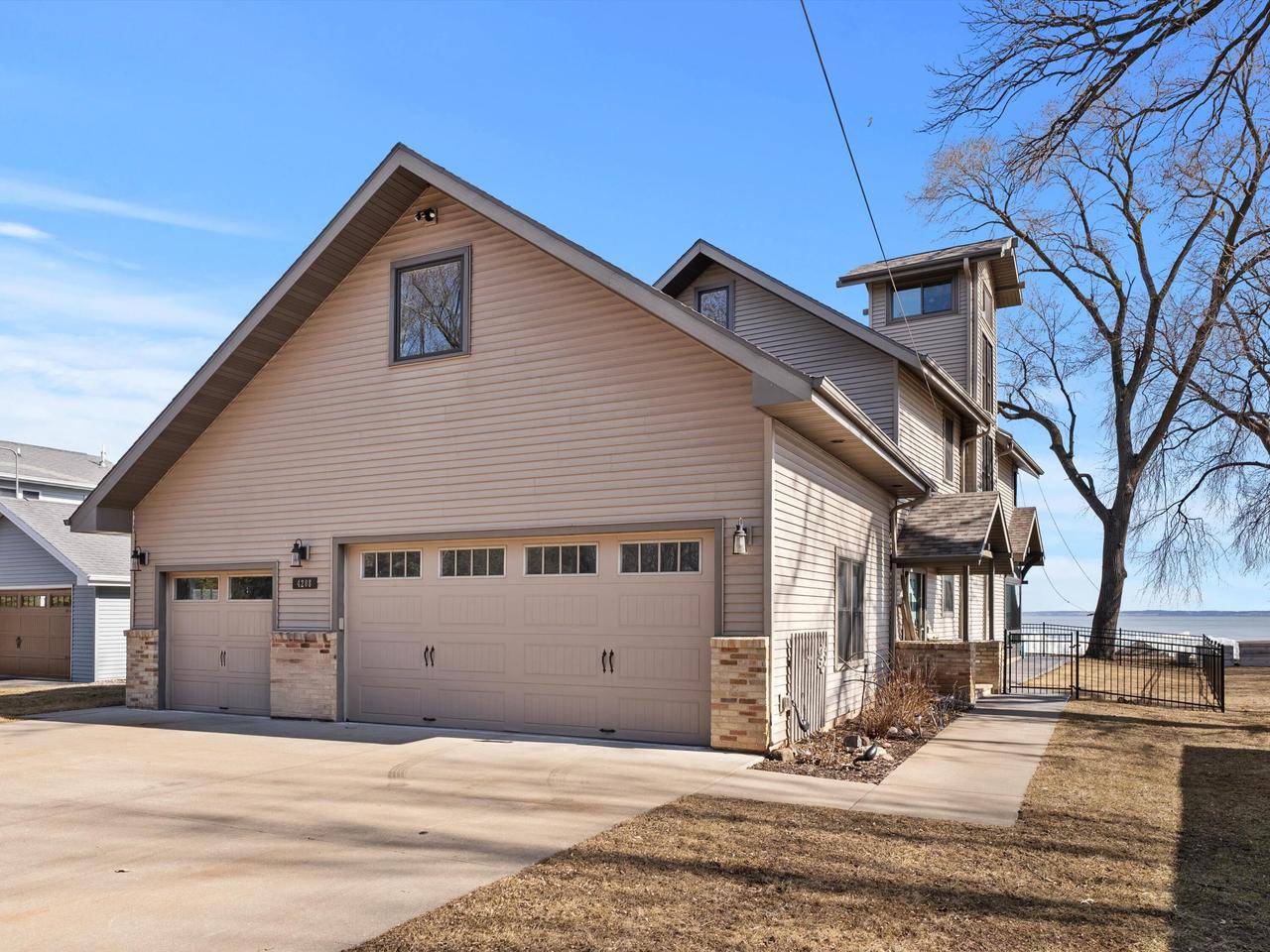 4208 S Shady LANE, Oshkosh, WI 54902