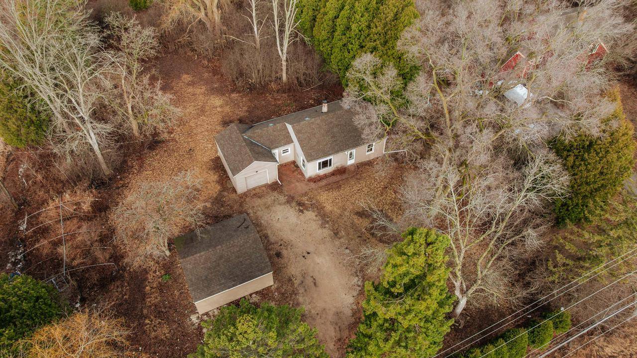 9915 N Port Washington LANE, Mequon, WI 53092