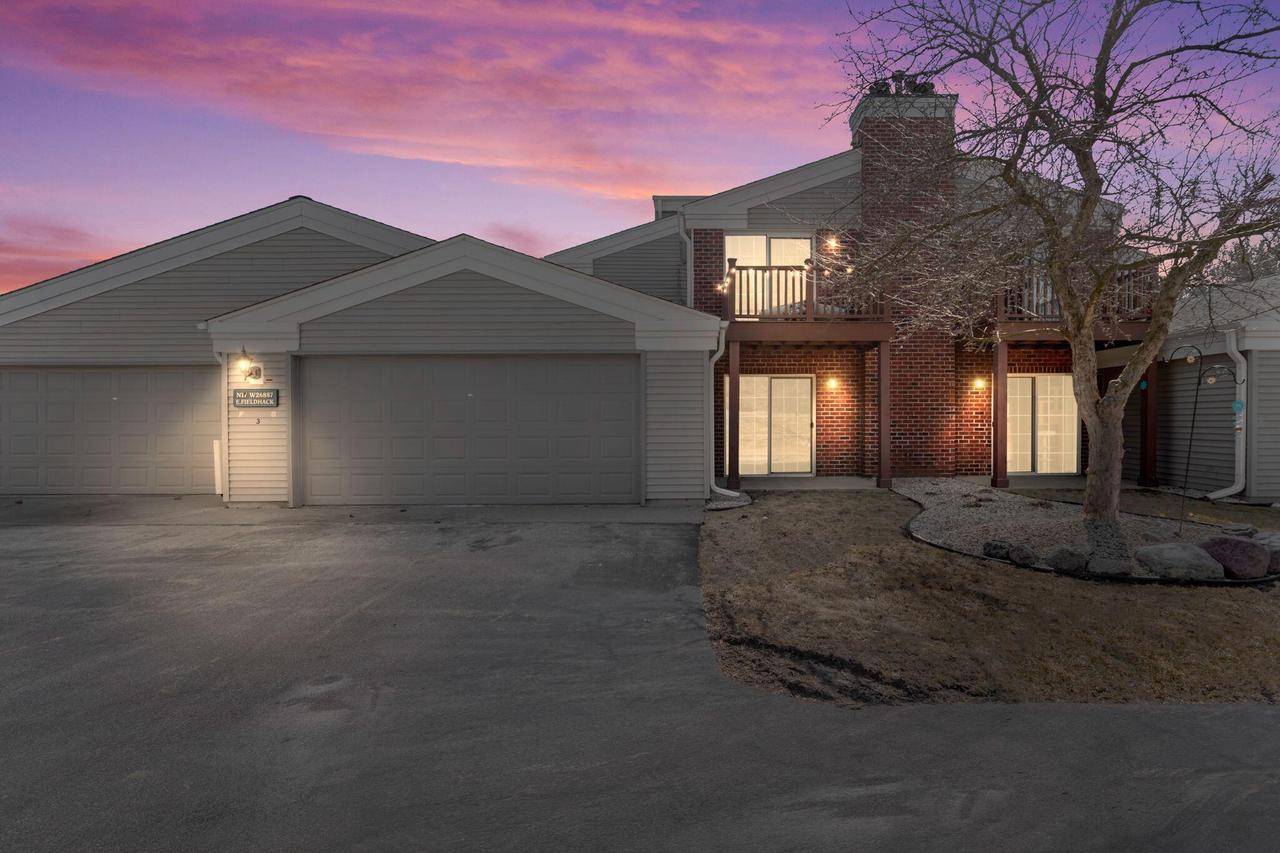 N17W26887 E Fieldhack DRIVE #B, Pewaukee, WI 53072