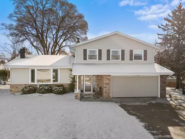 W69N528 Juniper LANE, Cedarburg, WI 53012