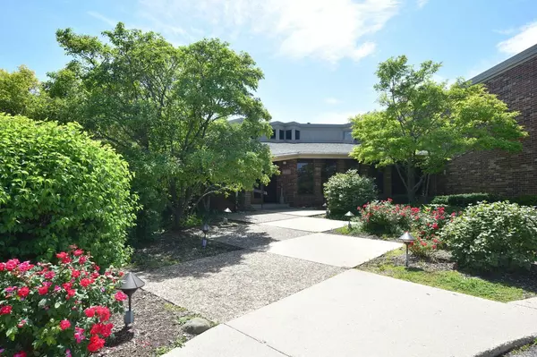 425 W Willow COURT #151, Fox Point, WI 53217