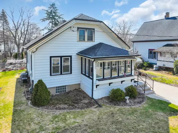 W60N408 Hilgen AVENUE, Cedarburg, WI 53012