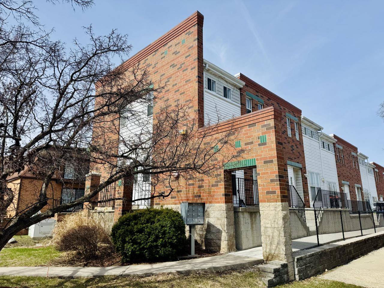 7850 Harwood AVENUE #1, Wauwatosa, WI 53213