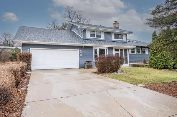 W138N6814 Manor Hills BOULEVARD,  Menomonee Falls,  WI 53051