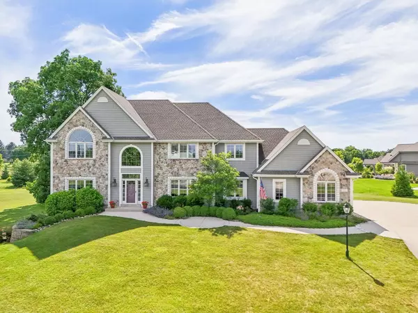 W337N8059 Prairie Hollow DRIVE, Oconomowoc, WI 53066