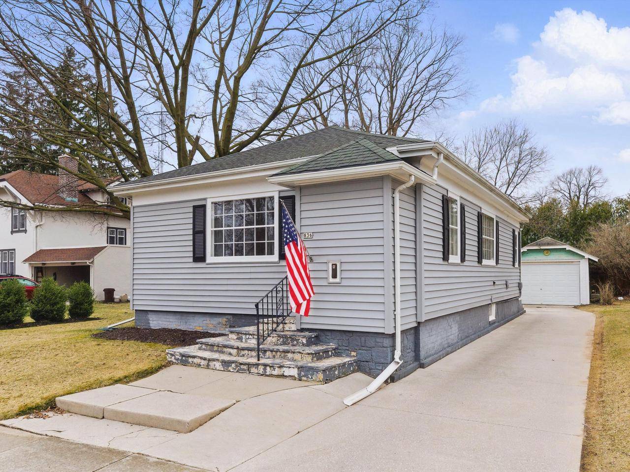 836 N 15th STREET, Manitowoc, WI 54220