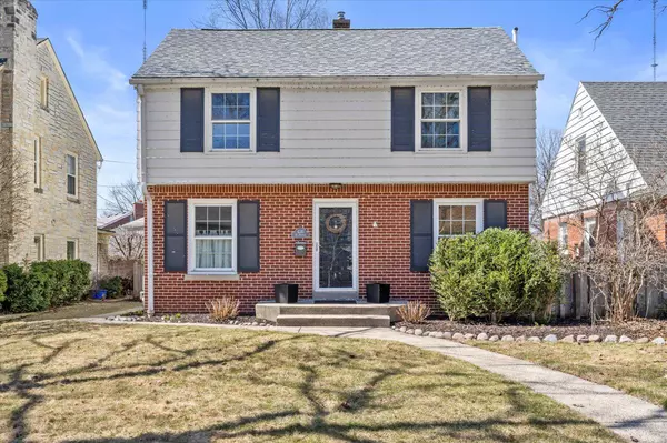 4241 N Ardmore AVENUE, Shorewood, WI 53211