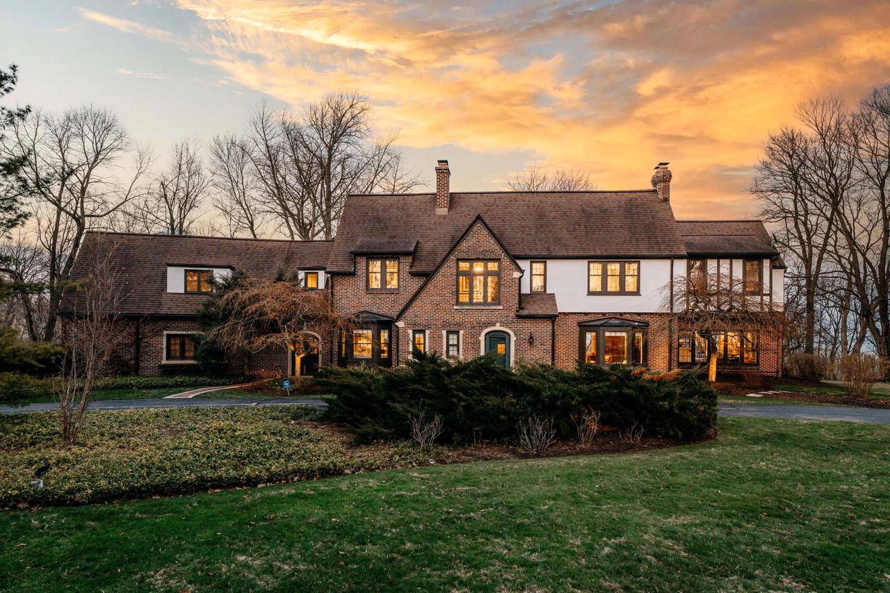 1046 E Thorne LANE, Fox Point, WI 53217