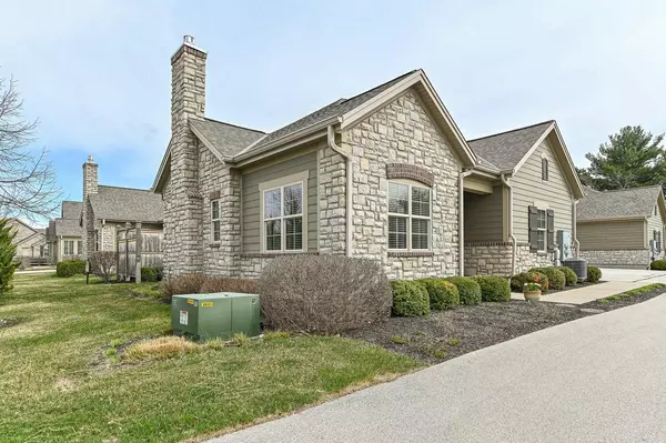 1041 Ann Marie WAY, Oconomowoc, WI 53066