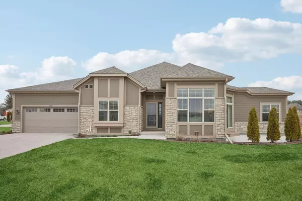 375 Standing Stone DRIVE, Waukesha, WI 53189